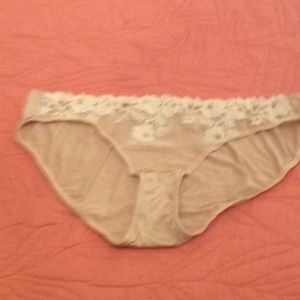NWOT  XL Wachaol delicate lace undies
